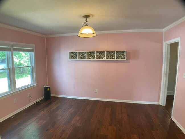 Building Photo - Well Kept Bungalow in Downtown Mebane!