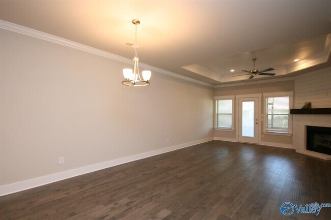 Building Photo - 707 Sluice Dr SW