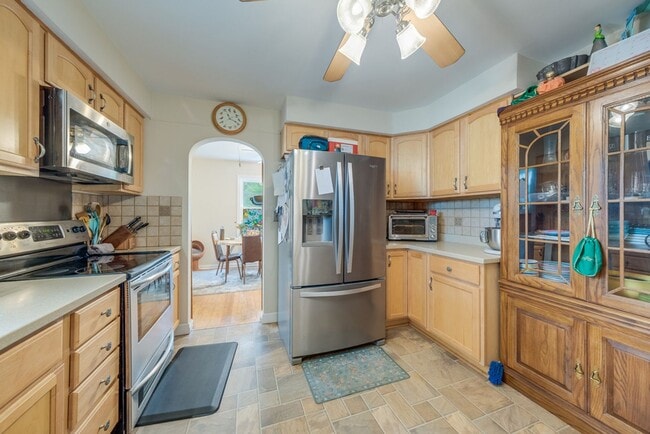 Building Photo - Charming 2-Bedroom Home with Bonus Space &...
