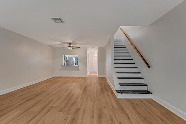 Building Photo - 2108 NE 44th St