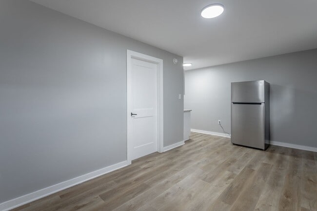 Building Photo - Renovated modern 1 bedroom, 1-bathroom apa...