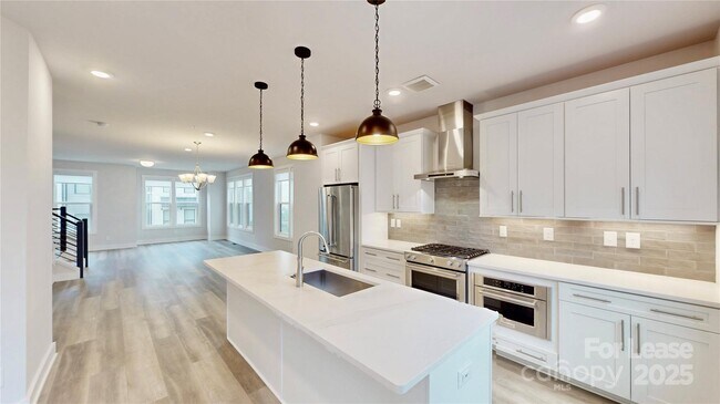 Building Photo - 7017 Louie Ln