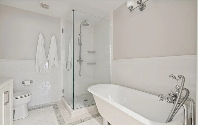 Building Photo - Upscale Living at Its Finest