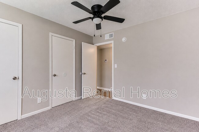 Building Photo - 520 E Buena Vista Ave