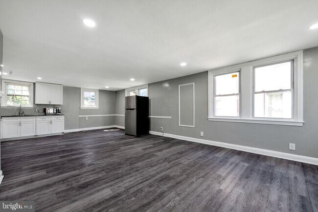Building Photo - 524 Wiltshire Rd