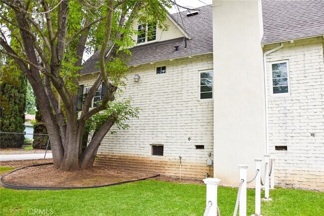 Building Photo - 8325 La Bajada Ave