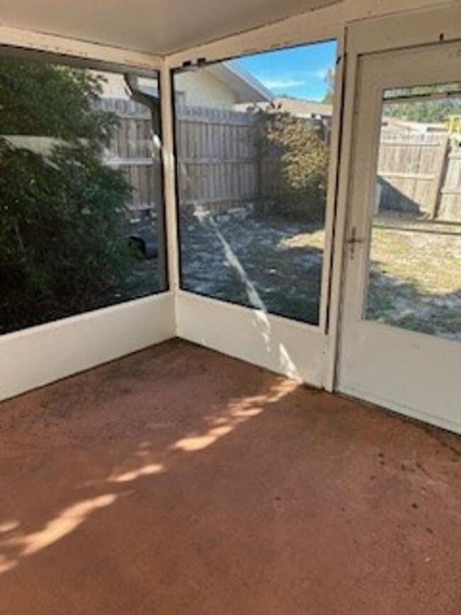 Building Photo - Beautiful 3/2 Available now!