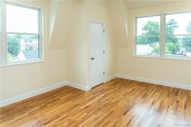 Building Photo - 23 E Main St