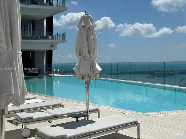 Building Photo - 300 Biscayne Blvd Way