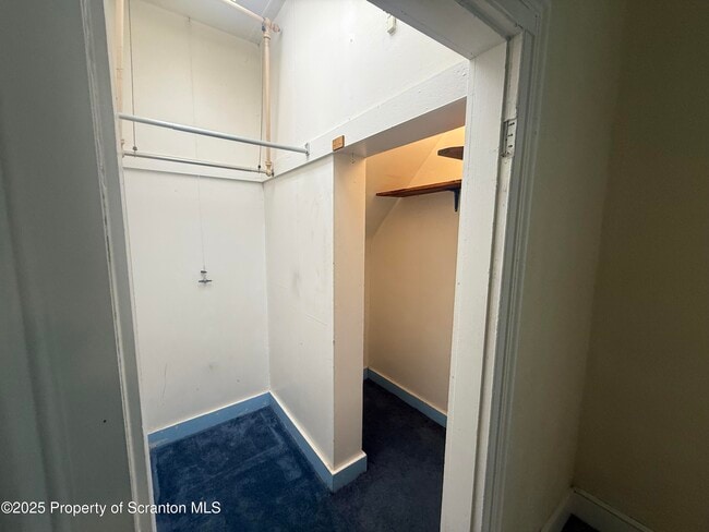 Building Photo - 1349 Capouse Ave