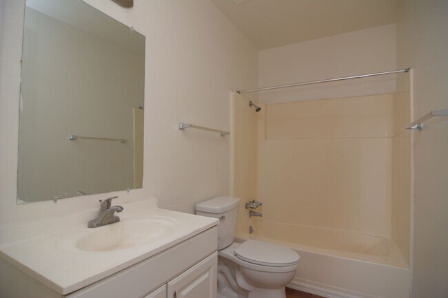 Building Photo - Remodeled 3 Bedroom 2 Bath Duplex! South Central Tucson Location!