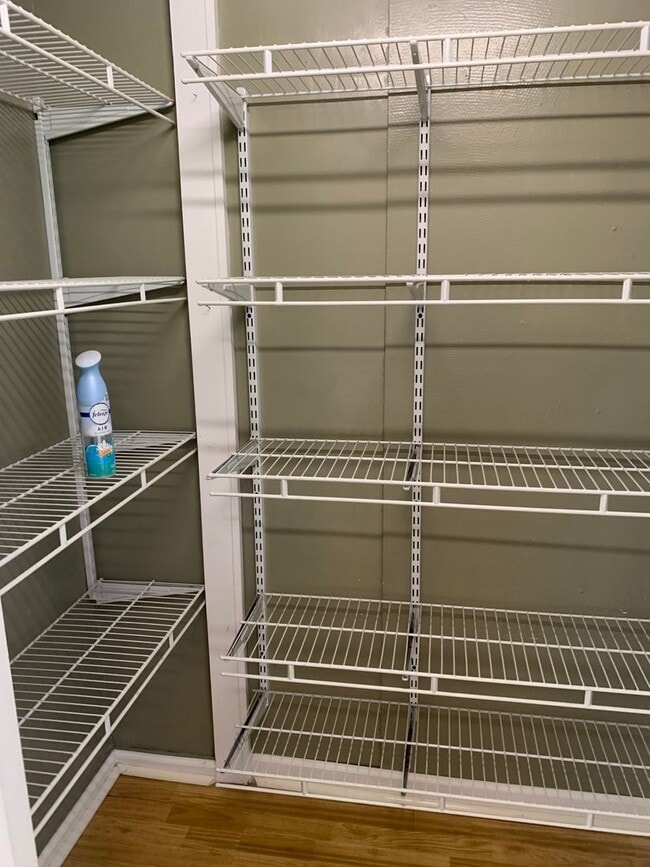 Building Photo - 2 Bedroom/1 bath Brick Duplex  Kingsport, TN