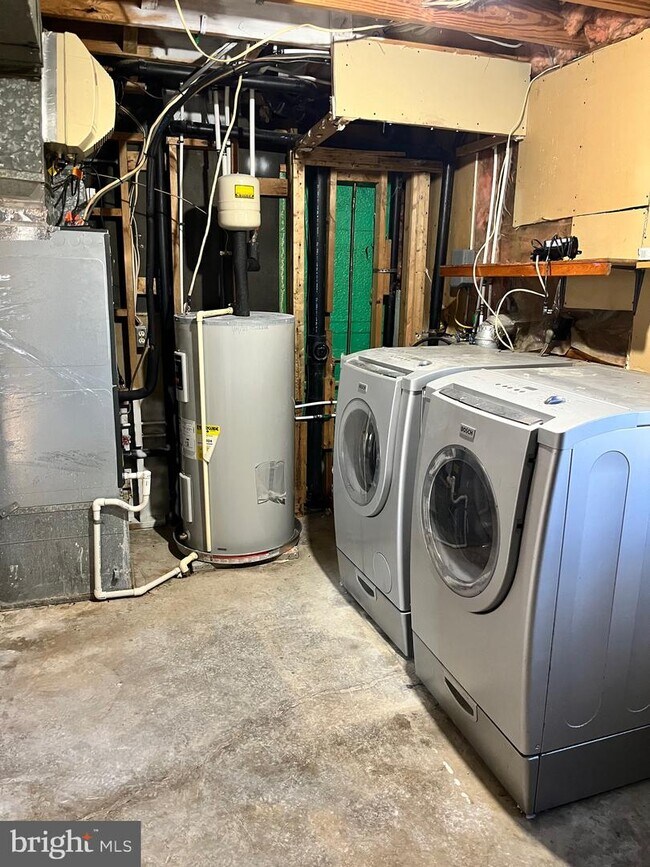 Building Photo - 5525 Larch St