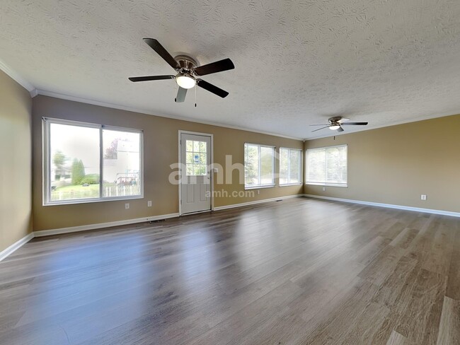 Building Photo - 9865 Whispering Pine Dr