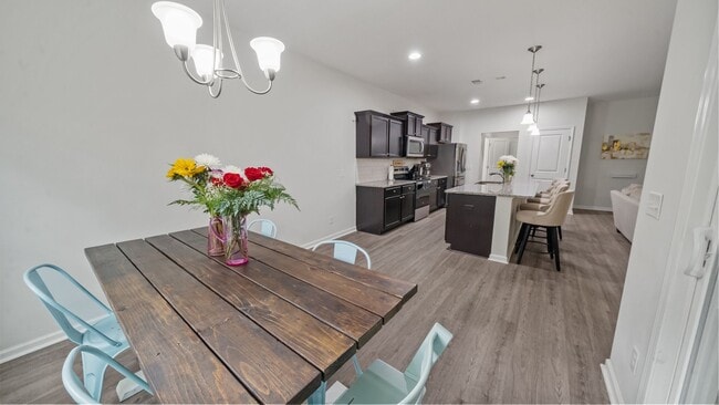 Building Photo - Stylish 3 Bedroom Home in in The Commons – Richmond Hill Living at Its Finest