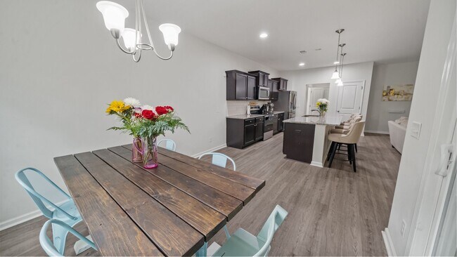 Building Photo - Stylish 3 Bedroom Townhome in The Commons – Richmond Hill Living at Its Finest