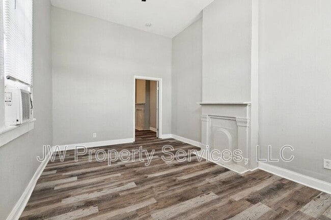 Building Photo - 910-912 N Prieur St