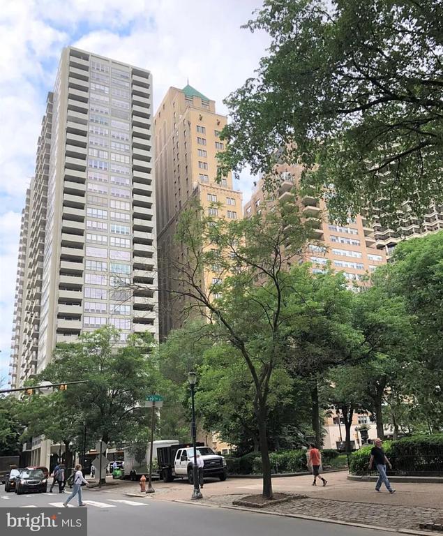 Building Photo - 244 W Rittenhouse Square