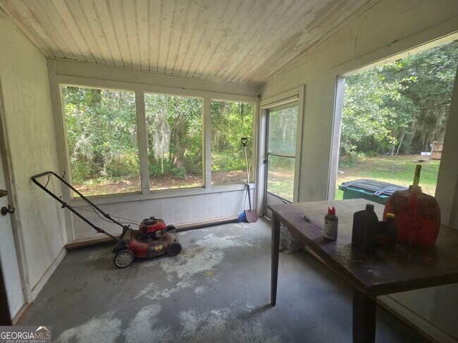Building Photo - 425 Admiral's Walk Dr