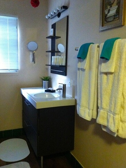 Building Photo - 3314 Treehaven Dr