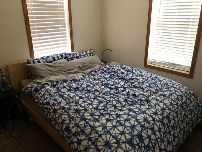 Building Photo - 1014 E Johnson St