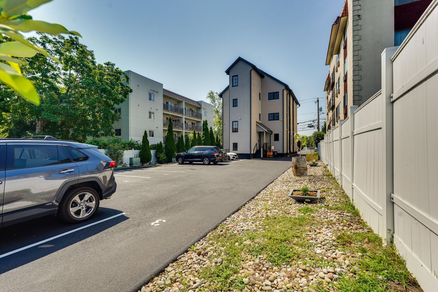 Building Photo - 930 Cove Rd