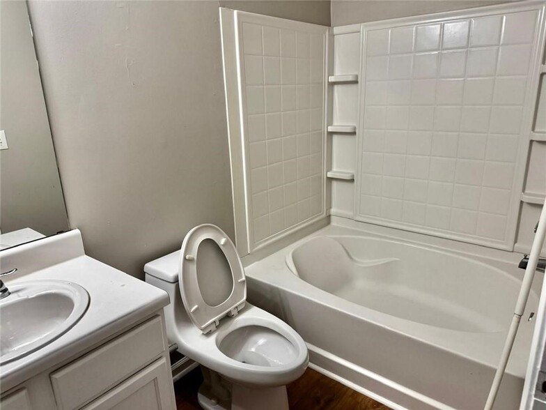 Building Photo - 3164 Kingswood Glen