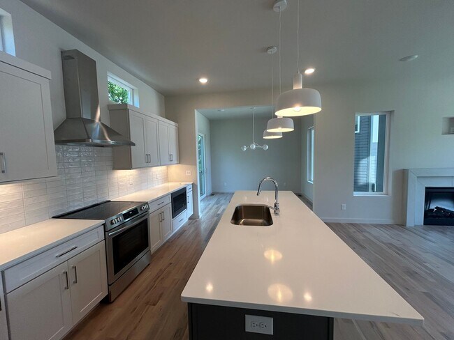 Building Photo - Amazing New Construction in North Nashville!