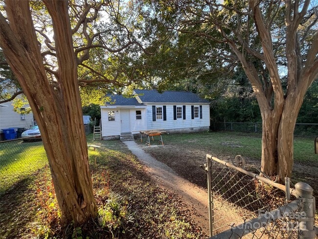 Building Photo - 4723 Linden St
