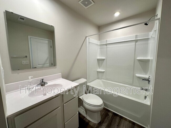 Building Photo - 11 High Pne Trl