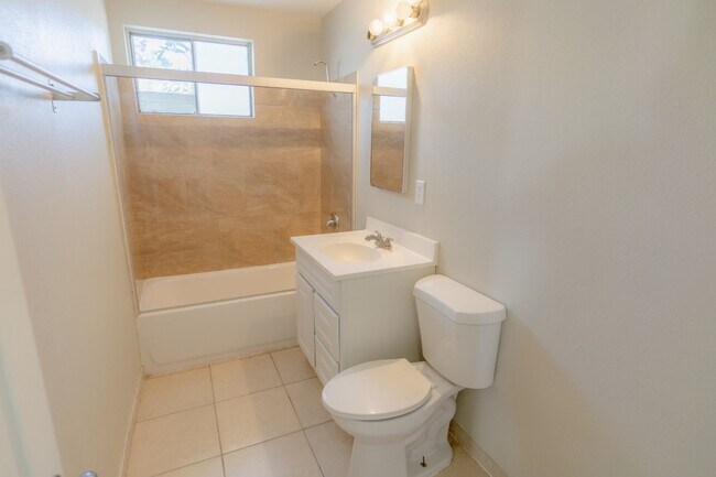 Building Photo - COMING SOON! Single Story 4 Bedroom Home for Rent in Woodland Hills!