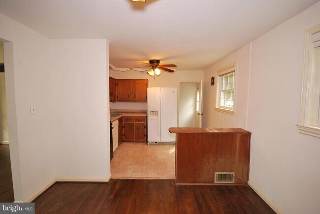 Building Photo - 10720 Tenbrook Dr