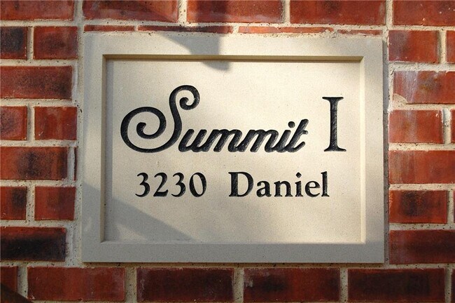 Building Photo - 3230 Daniel Ave