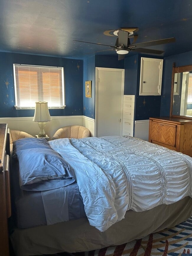 Building Photo - Two beds. One bath. Zero stress.