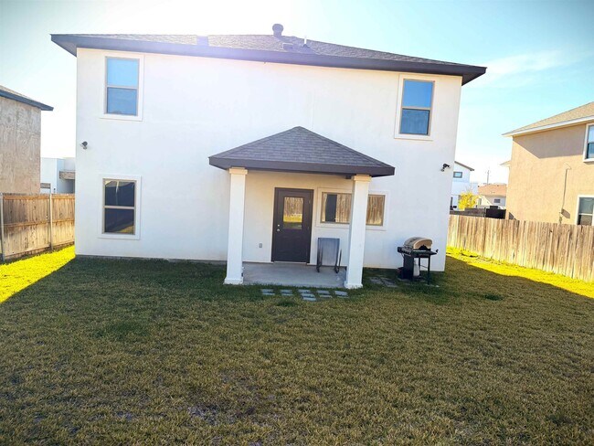 Building Photo - 414 Placido Dr