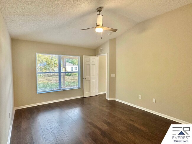 Building Photo - 32 Pierce Ln