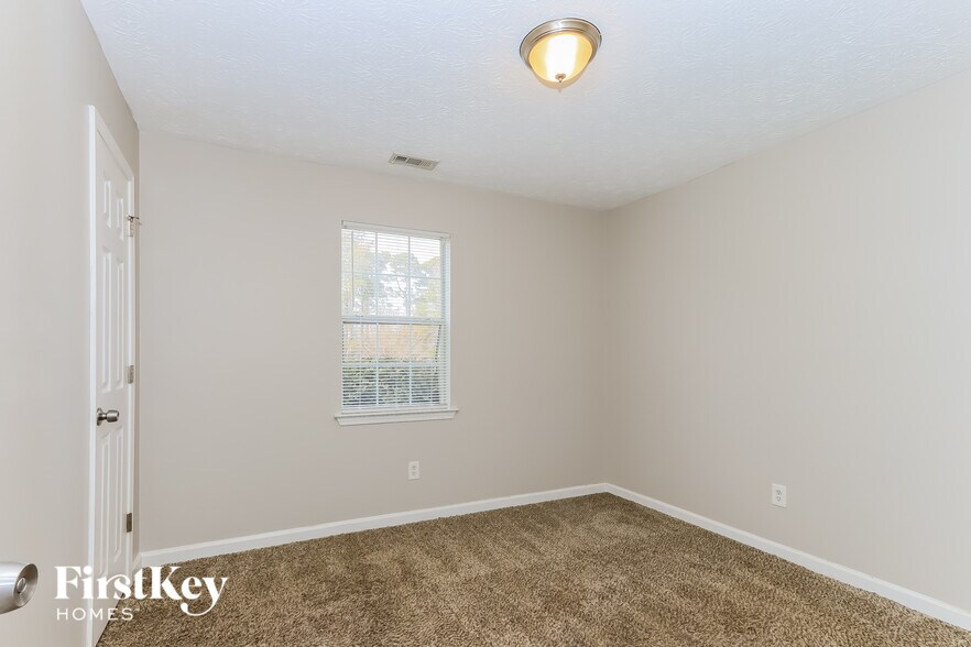 Building Photo - 128 Greenleaf Dr