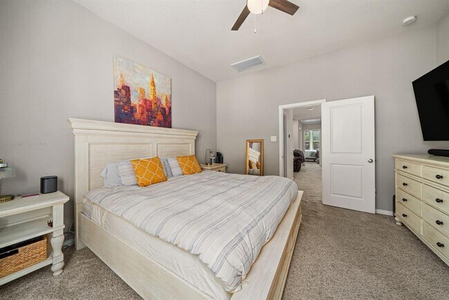 Building Photo - 5003 Lehman Oaks Dr