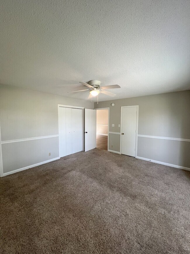 Building Photo - Large Deck and Fenced Backyard!