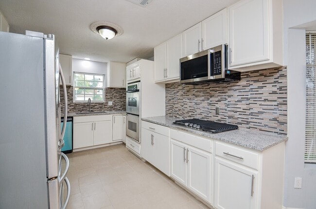 Building Photo - 1606 Crystal Hills Dr
