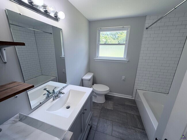 Building Photo - 516 Ochlahatchee Dr