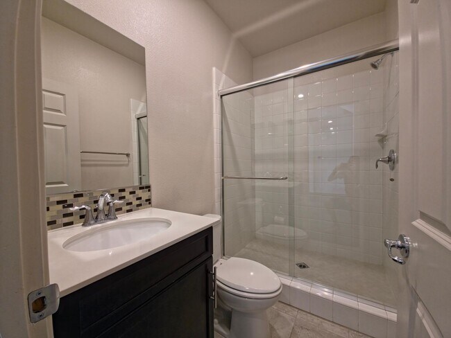 Building Photo - MOVE-IN READY 5+4 in Simi w/mountain views...