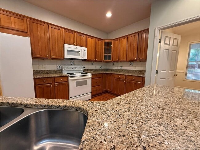 Building Photo - 755 Blue Bird Dr