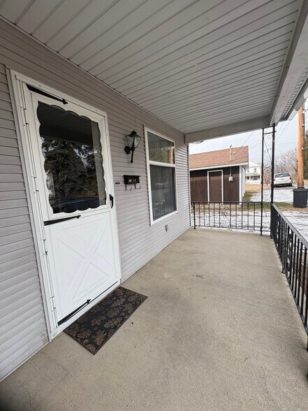 Building Photo - 25 Saint David St