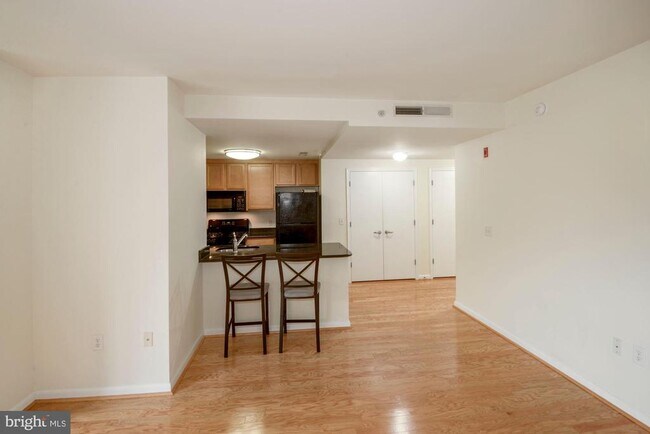 Building Photo - 355 I St SW