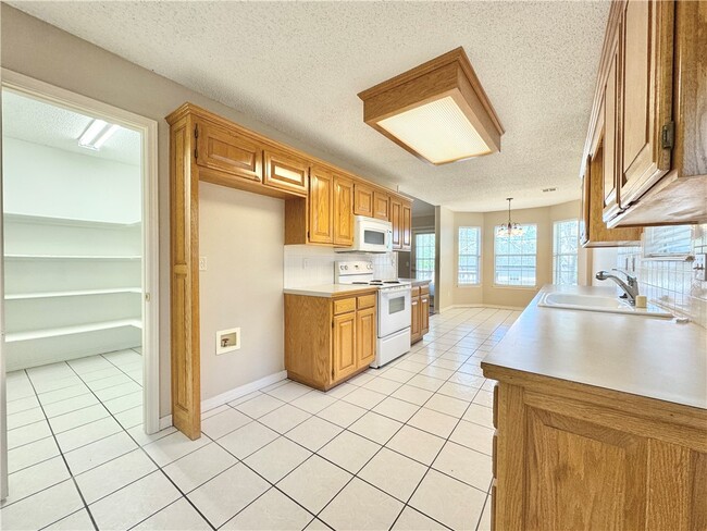 Building Photo - 3050 Birch Pl