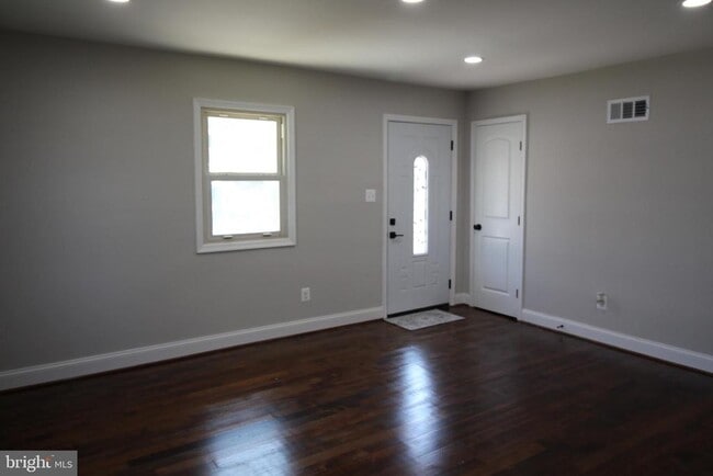 Building Photo - 3404 Elmwood Dr