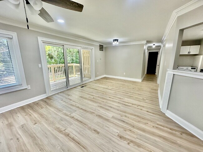 Building Photo - Two Bedroom Renovated South End Condo (Palmetto Bay Villas)!