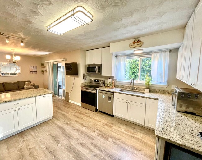 Building Photo - 4-Bedroom Home with Bonus Flex Room