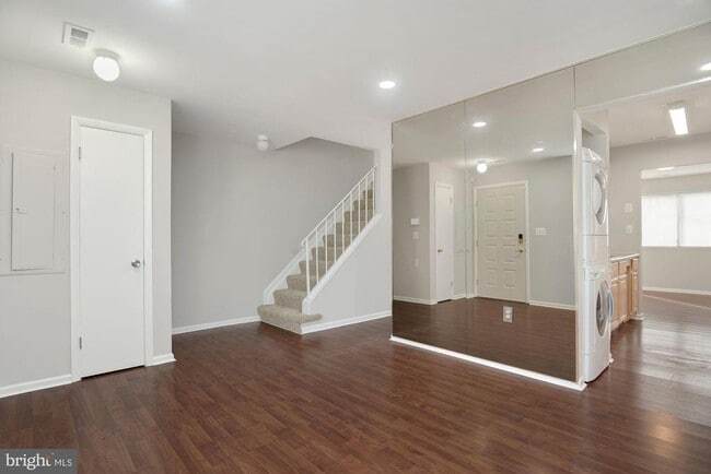 Building Photo - 6401 Woodgreen Cir